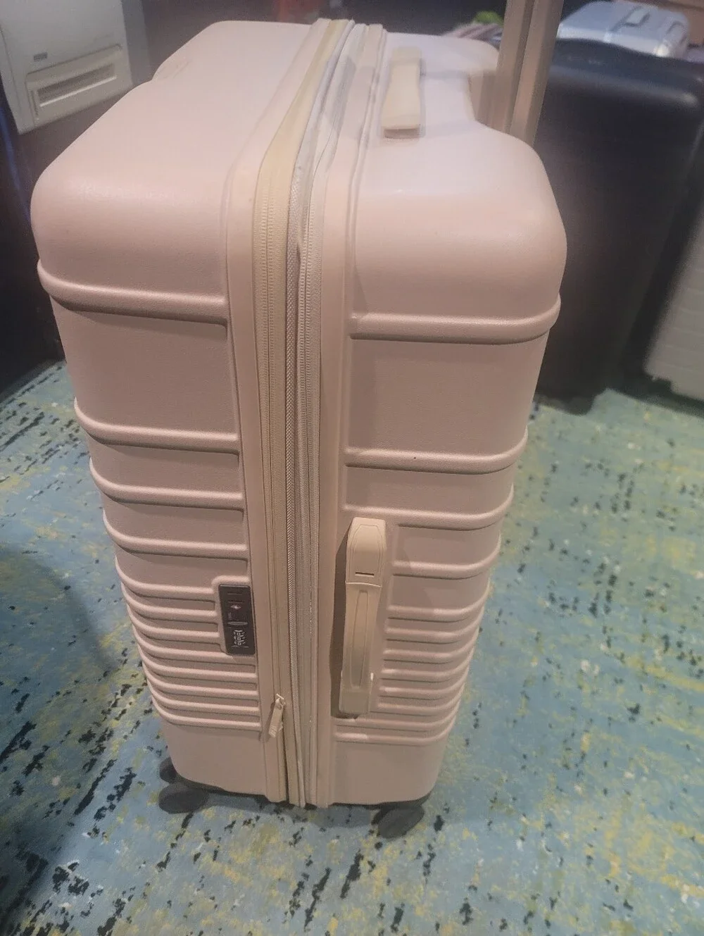 DEFECTS (ONE ZIPPER MISSING ) BEIS BEIGE CARRY-ON 22